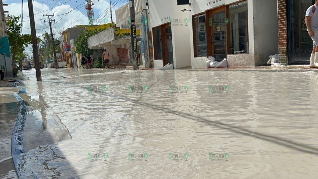 “Helene” deja inundaciones en Lázaro Cárdenas