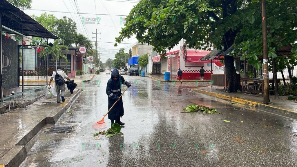 Pese a intensa lluvia y fuertes vientos provocados por “Helene”, reporta Puerto Morelos saldo blanco