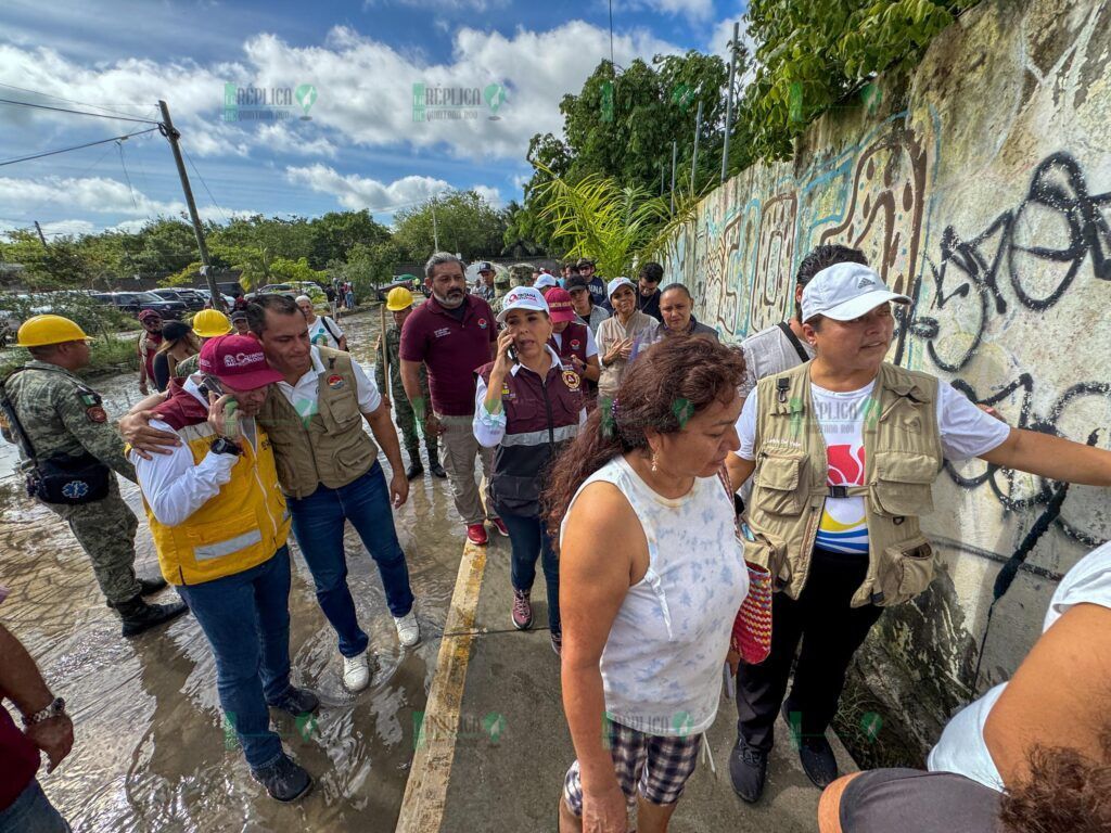 Supervisa Mara Lezama el desahogo de calles y entrega apoyos a pescadores, tras el paso de “Helene”