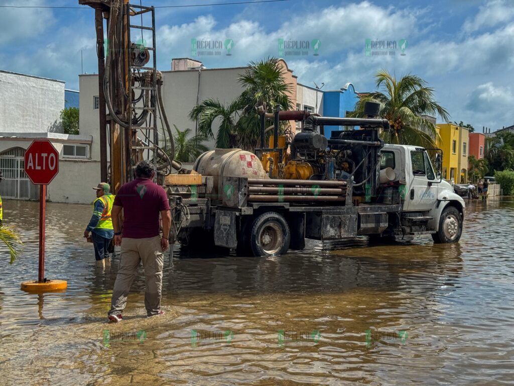 Supervisa Mara Lezama el desahogo de calles y entrega apoyos a pescadores, tras el paso de “Helene”