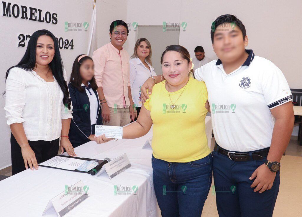 Cumple administración municipal de Puerto Morelos con el pago becas escolares