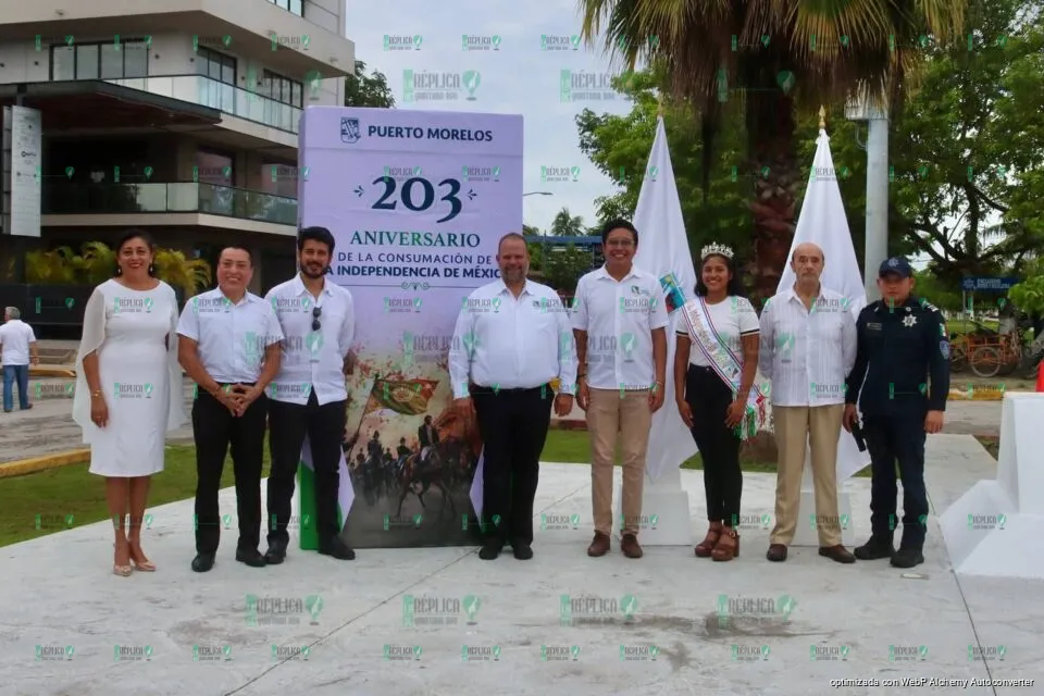 Conmemoran autoridades de Puerto Morelos el 203 Aniversario De La Consumación De La Independencia De México