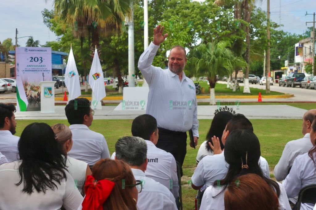 Conmemoran autoridades de Puerto Morelos el 203 Aniversario De La Consumación De La Independencia De México