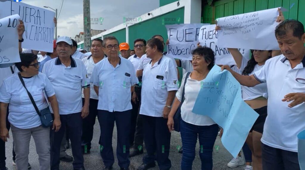 Rebelión en sindicato de taxistas de Cancún; exigen destitución de Rubén Carrillo