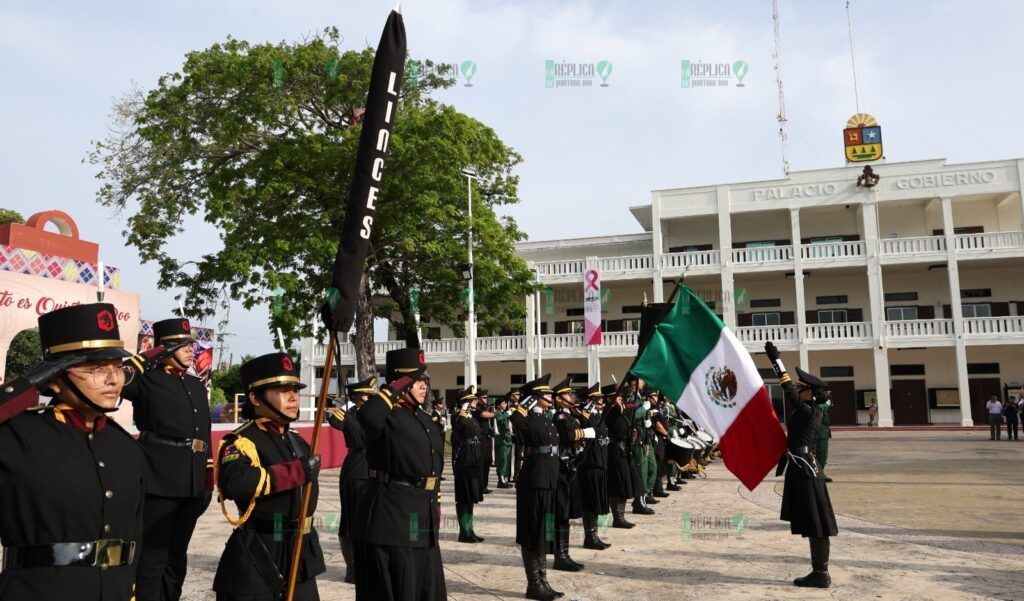 Ondea la bandera de Quintana Roo para conmemorar el 50 aniversario de la creación como Estado Libre y Soberano