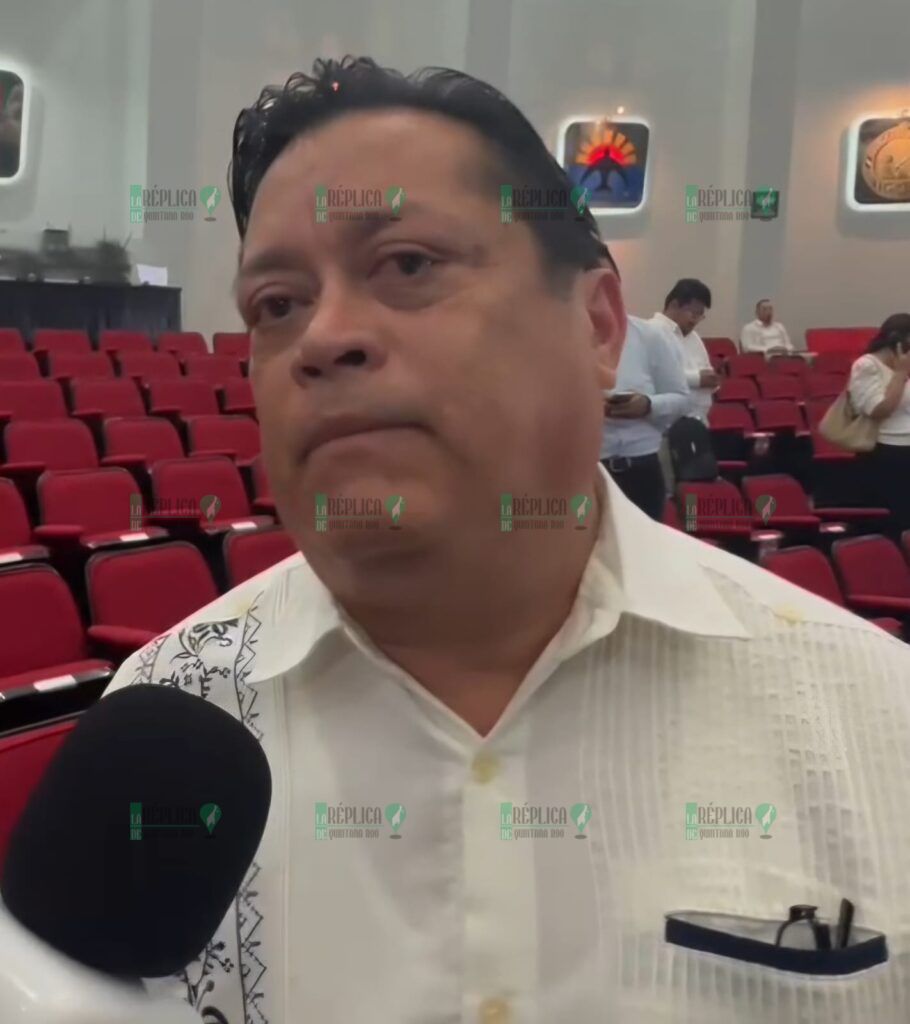 Promete Rubén Carrillo dialogar con taxistas de Cancún que piden su destitución