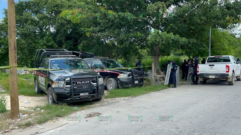 Desalojan a más de 50 familias de terrenos del estado en Playa del Carmen