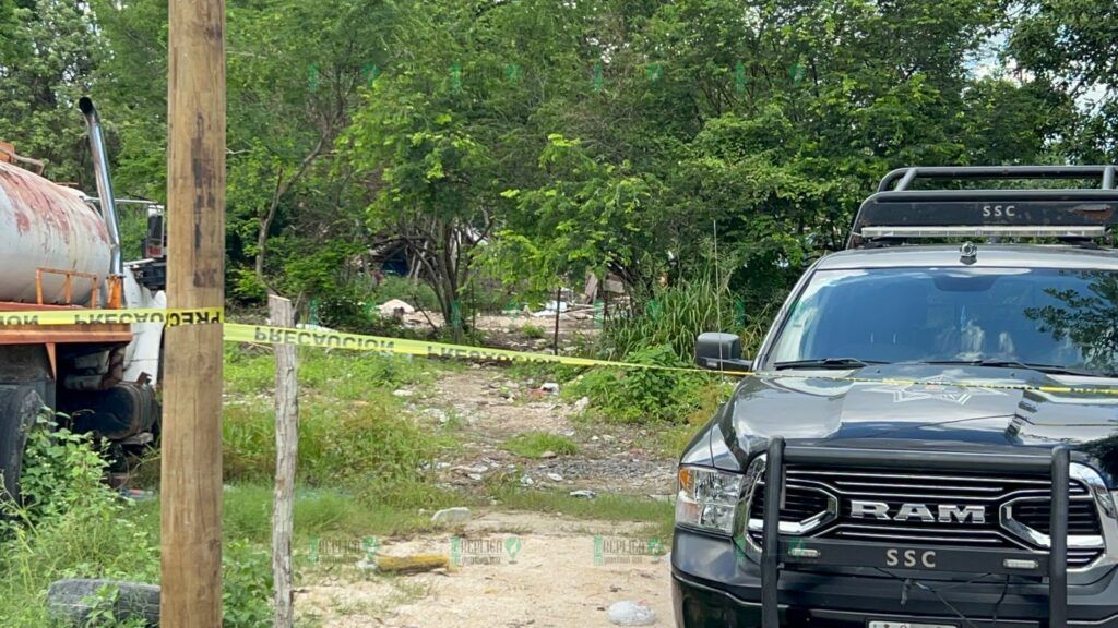 Desalojan a más de 50 familias de terrenos del estado en Playa del Carmen