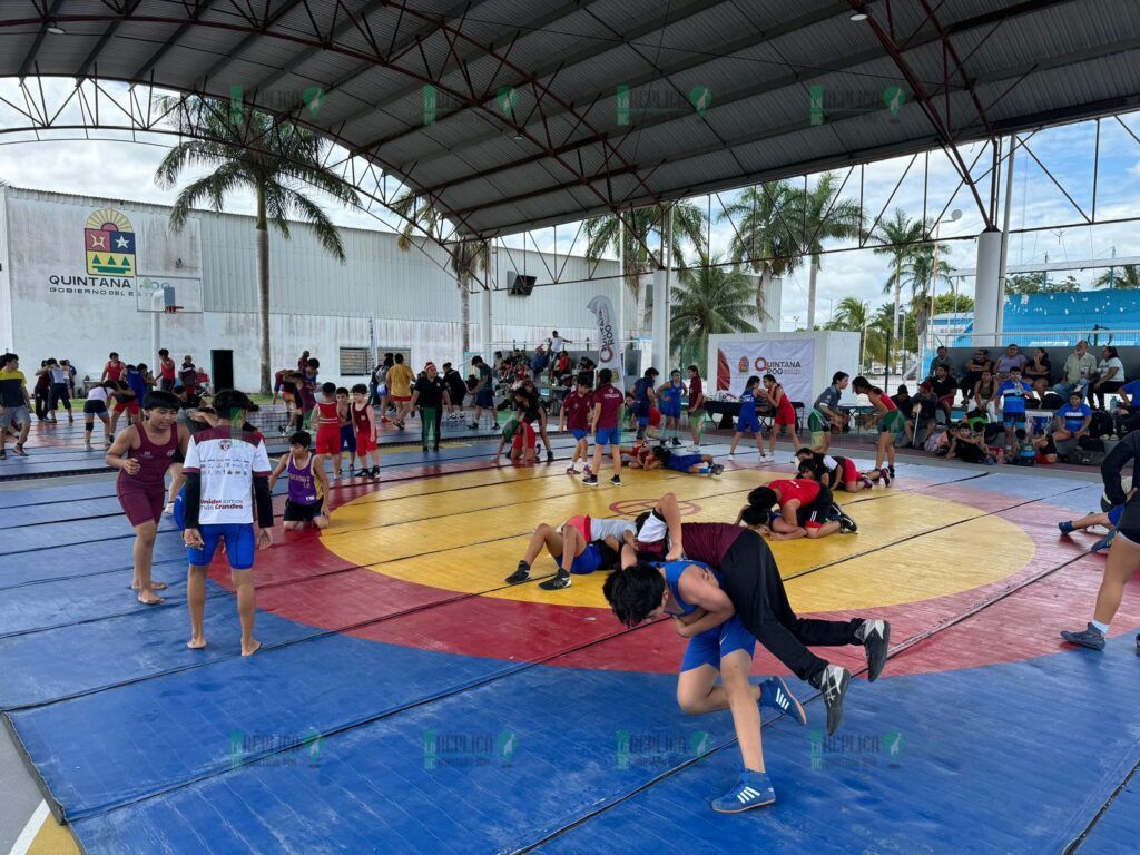 Luchadoras y luchadores quintanarroenses iniciaron su camino rumbo a los Nacionales CONADE 2025: CODEQ