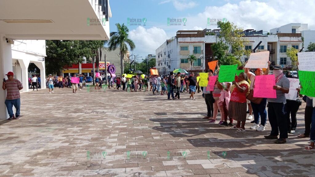 Protestan vecinos en plaza “28 de Julio”, tras balacera en colonia San Judas Tadeo