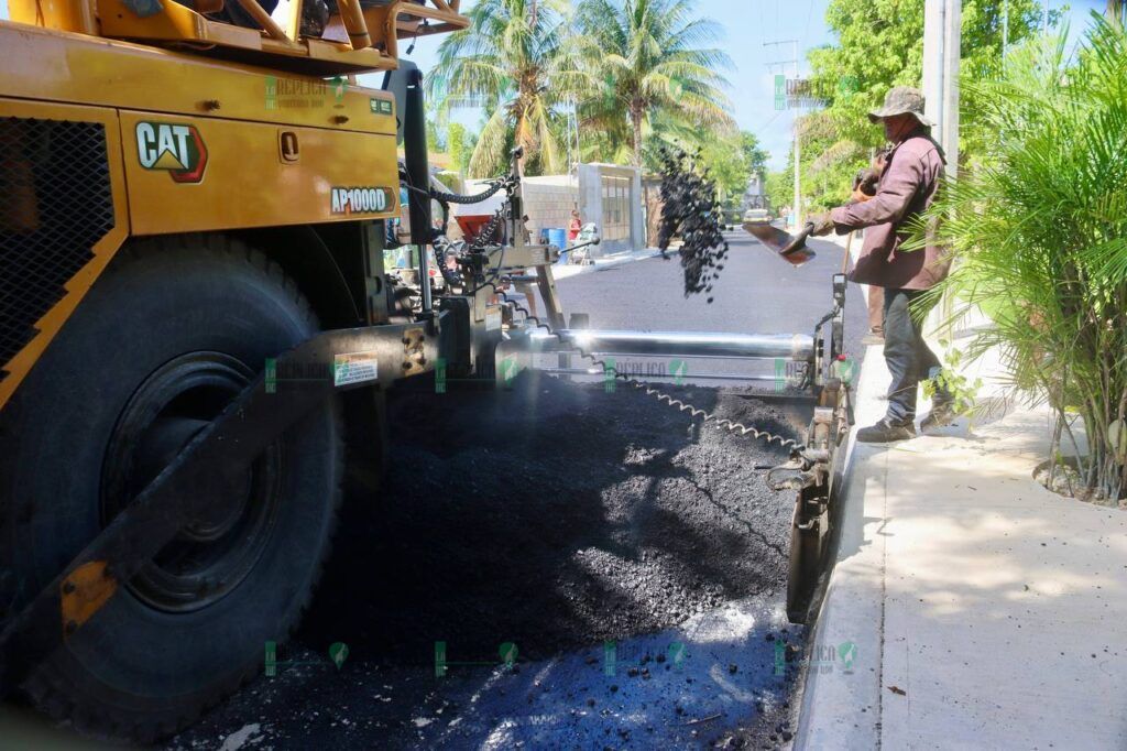 Avanza en Puerto Morelos la construcción y pavimentación de calles en La Fe