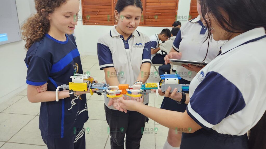 Imparten taller de robótica para niñas y mujeres jóvenes en Puerto Morelos