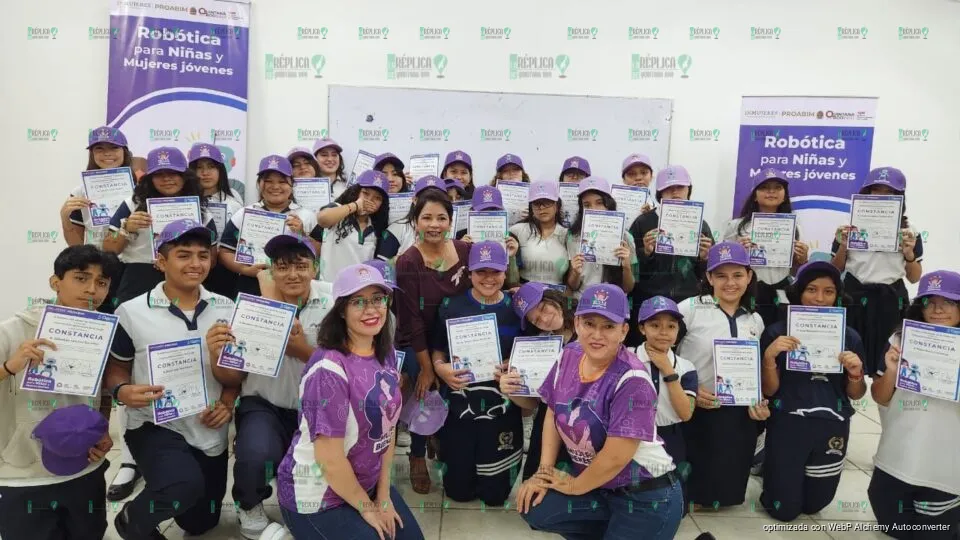 Imparten taller de robótica para niñas y mujeres jóvenes en Puerto Morelos