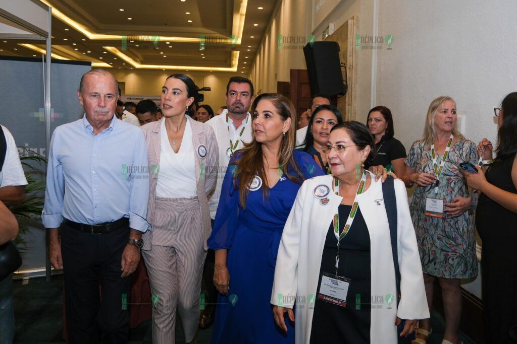 Inauguran Mara Lezama y Josefina Rodríguez Zamora, secretaria de Turismo, el Cancún Travel Mart 2024