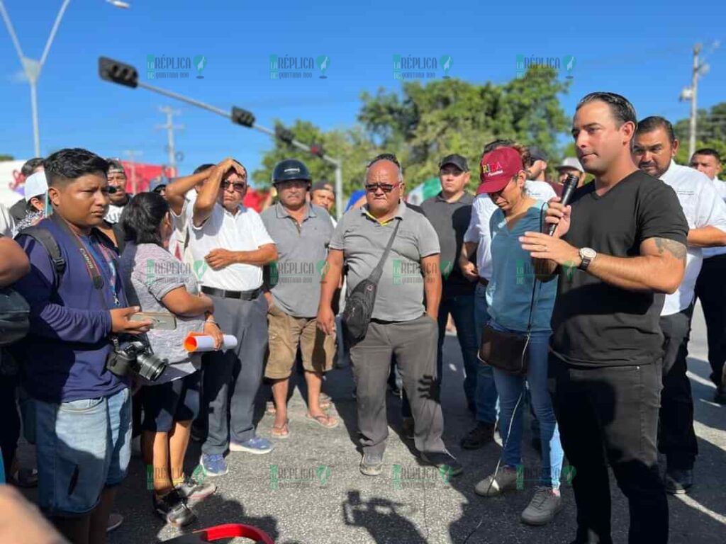 Mantienen bloqueo parcial en la avenida López Portillo, ante falta de acuerdos