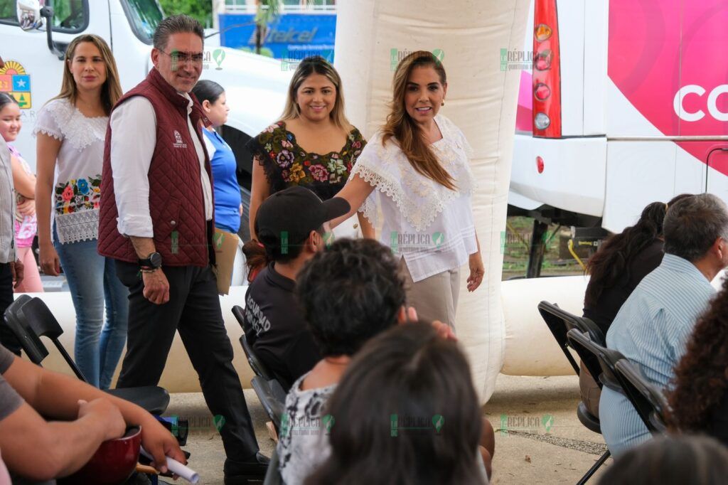 Recorre y supervisa Mara Lezama la atención que se da a las personas en la caravana Salud para Tod@s en Tulum