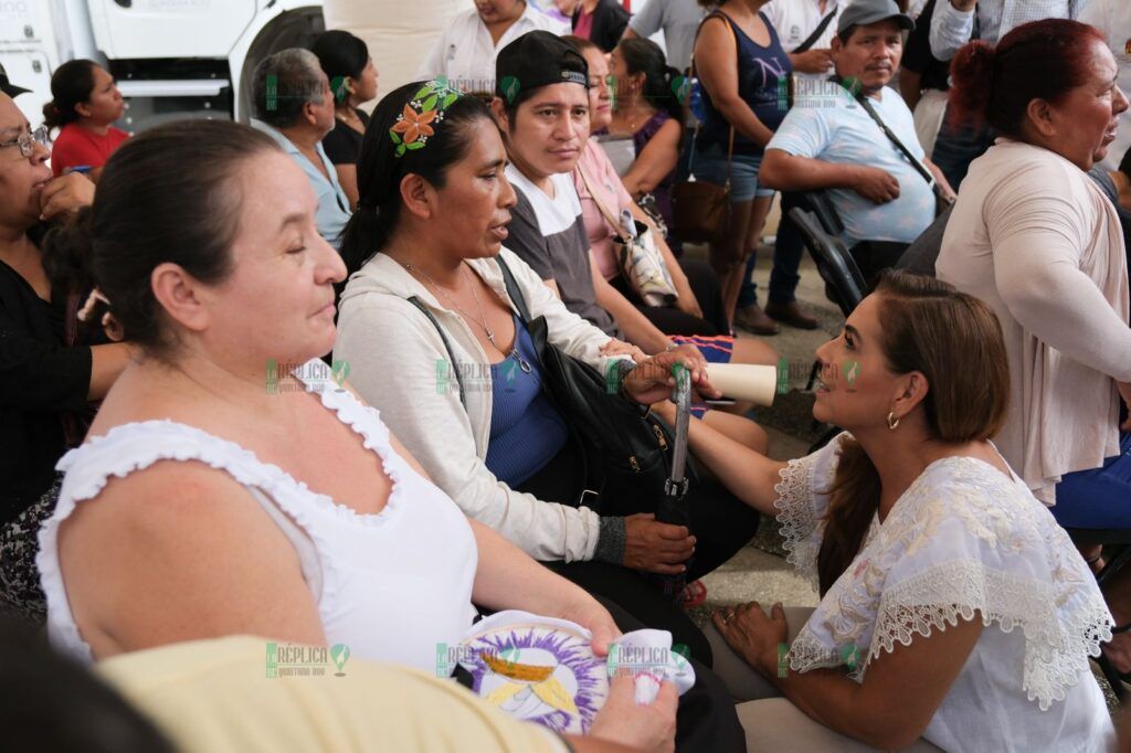 Recorre y supervisa Mara Lezama la atención que se da a las personas en la caravana Salud para Tod@s en Tulum