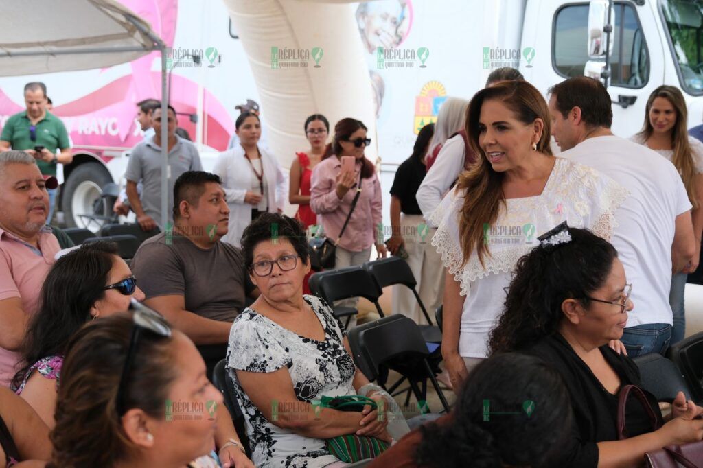 Recorre y supervisa Mara Lezama la atención que se da a las personas en la caravana Salud para Tod@s en Tulum