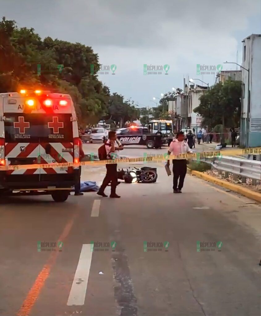 Muere un motociclista y otro resulta lesionado, tras pasar un bache en Playa del Carmen