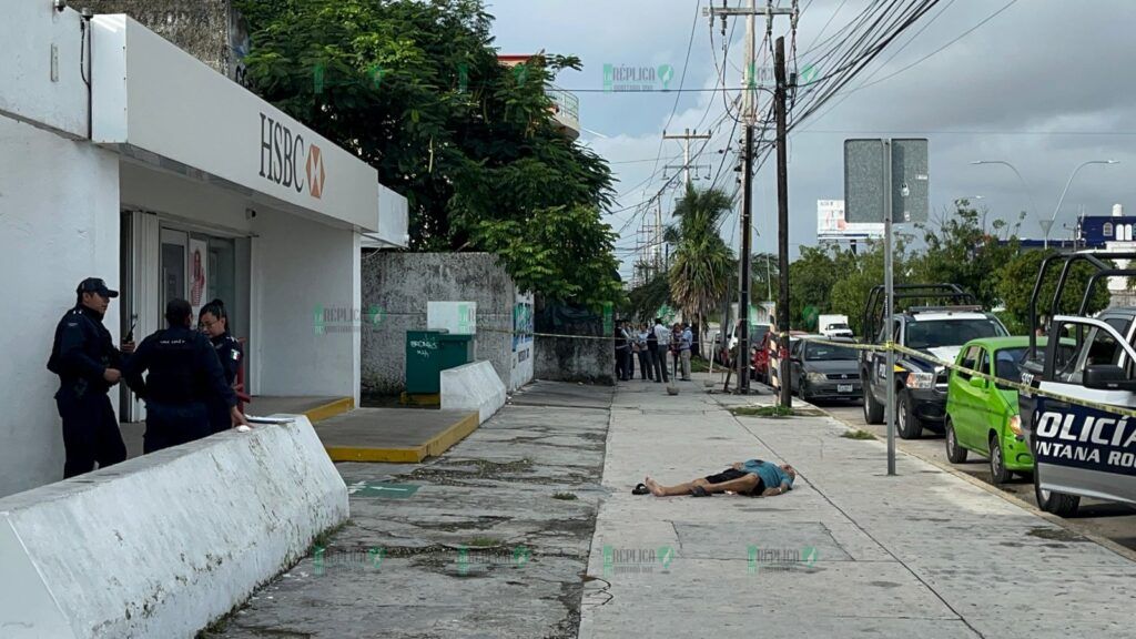 Asesinan a un hombre de la tercera edad en Cancún, tras salir de un banco