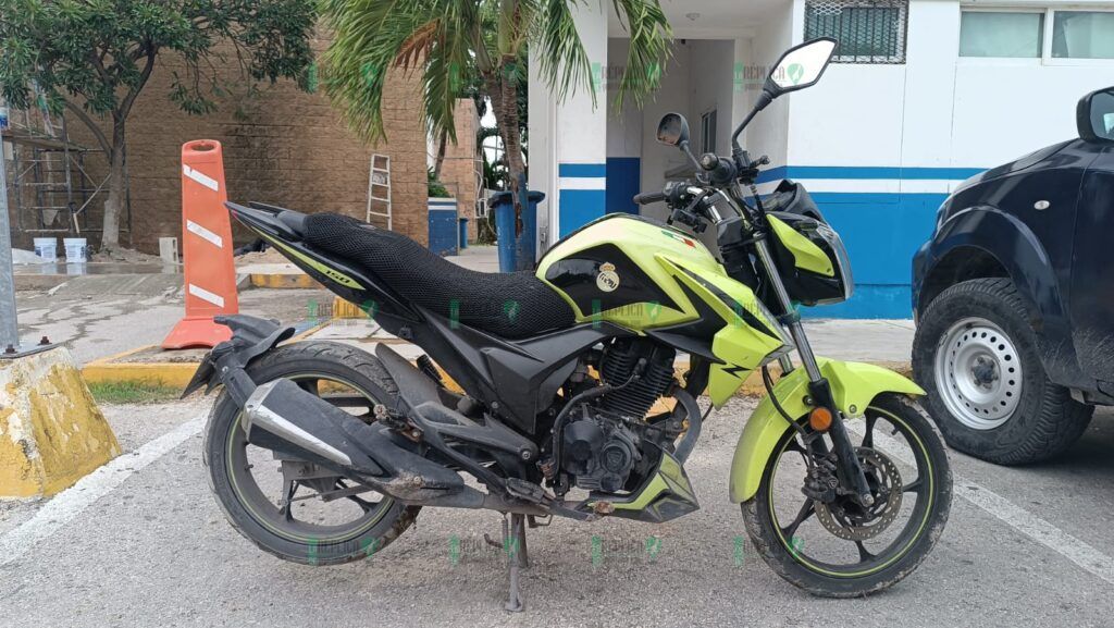 Elementos de Seguridad Ciudadana Municipal detuvieron a dos sujetos y aseguran motocicleta