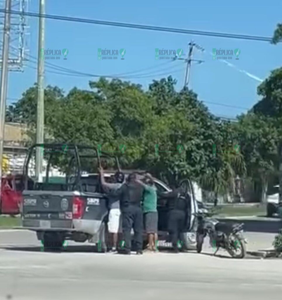 Policías hieren de bala a asaltante detenido en Cancún, luego que arrebatara arma de agente