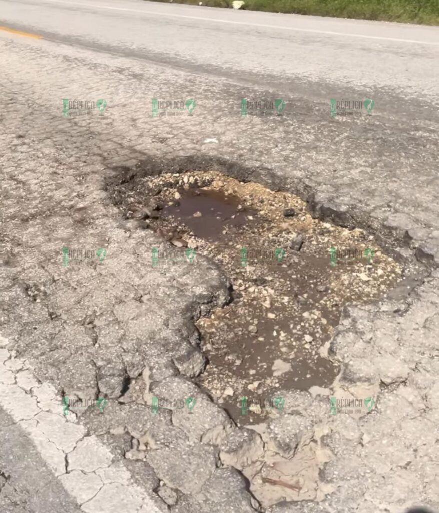 Baches destruyen llantas en carretera Tulum-Felipe Carrillo Puerto