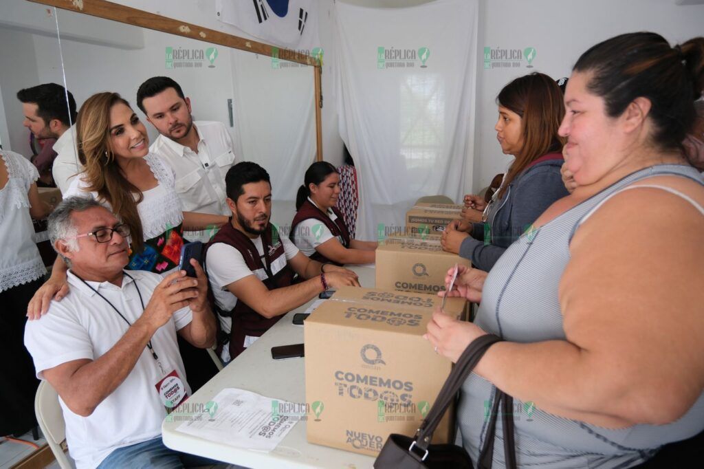 Visita sorpresa de Mara Lezama a centro de distribución de paquetes alimentarios "Comemos Tod@s" en Cancún