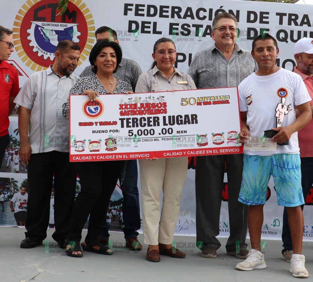 Celebran carrera de meseros en Puerto Morelos