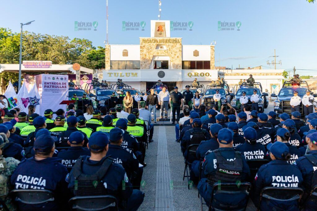 Diego Castañón entrega 15 nuevas y equipadas patrullas a la SSYPC de Tulum