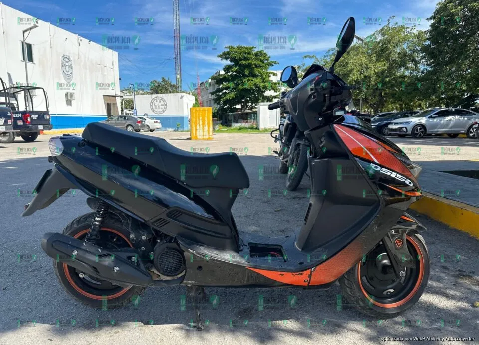 Aseguran motocicleta sin placas en Villas del Sol