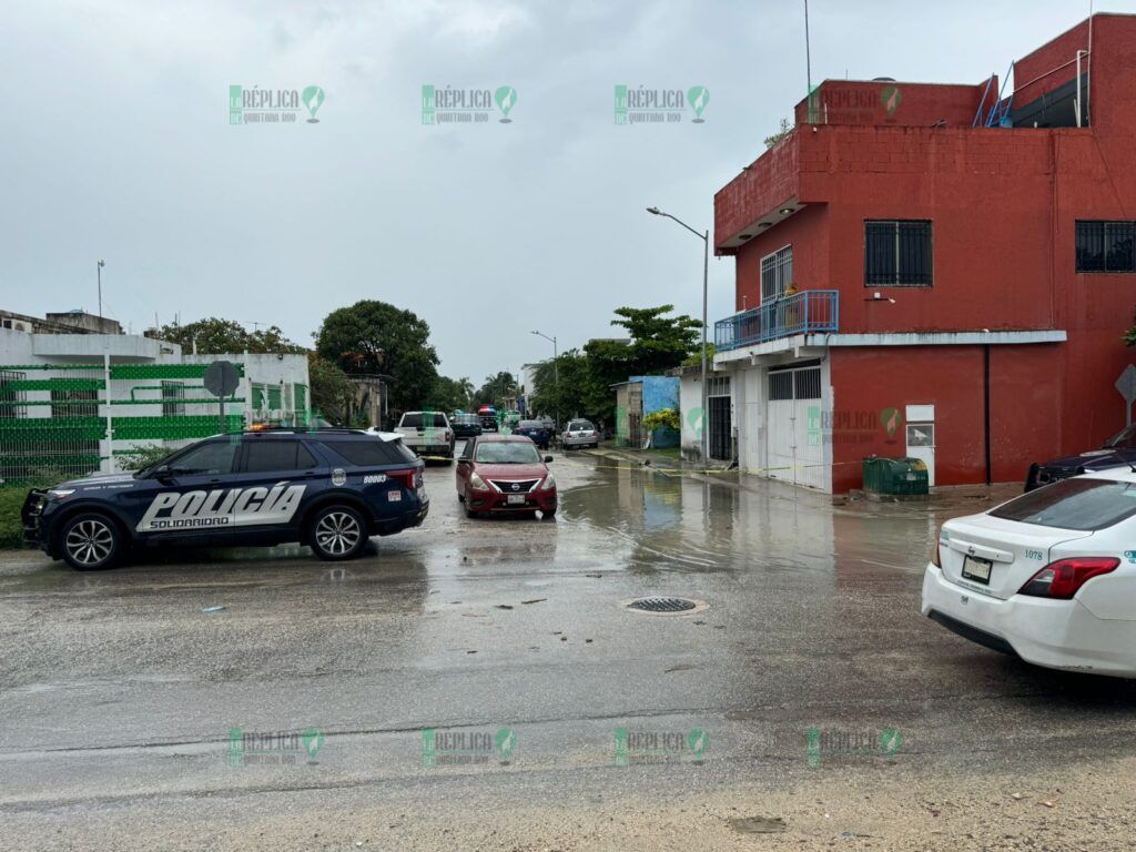 Disparan contra vehículo de director municipal en Playa del Carmen