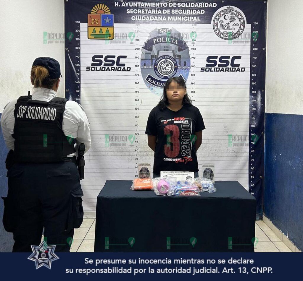 Mujer detenida por presunto robo en tienda de conveniencia en Solidaridad