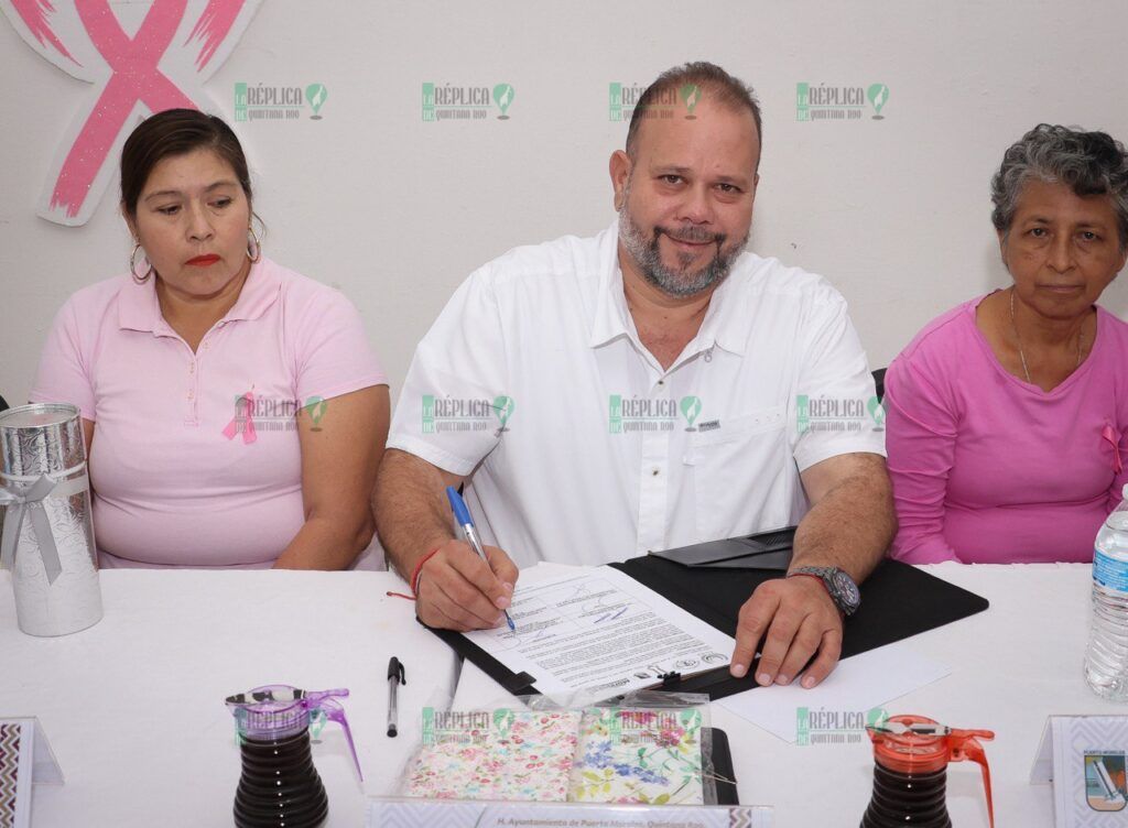 Entregan ayuntamiento de Puerto Morelos y Fundación Luna ac prótesis mamarias a dos sobrevivientes del cáncer de mama