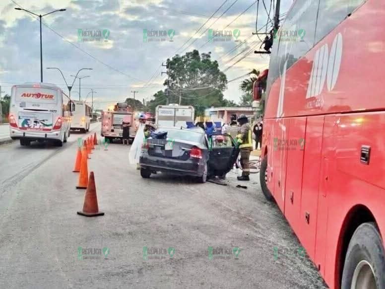 Muere pasajero en brutal choque en Cancún; conductor se da a la fuga