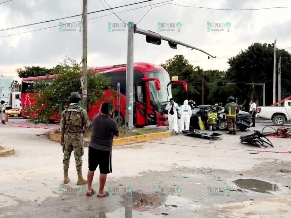 Muere pasajero en brutal choque en Cancún; conductor se da a la fuga