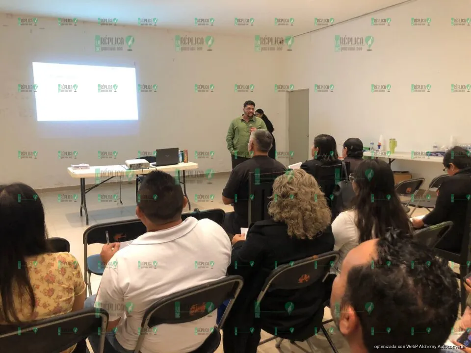 Intensa capacitación de servidores públicos de Puerto Morelos en materia de anticorrupción