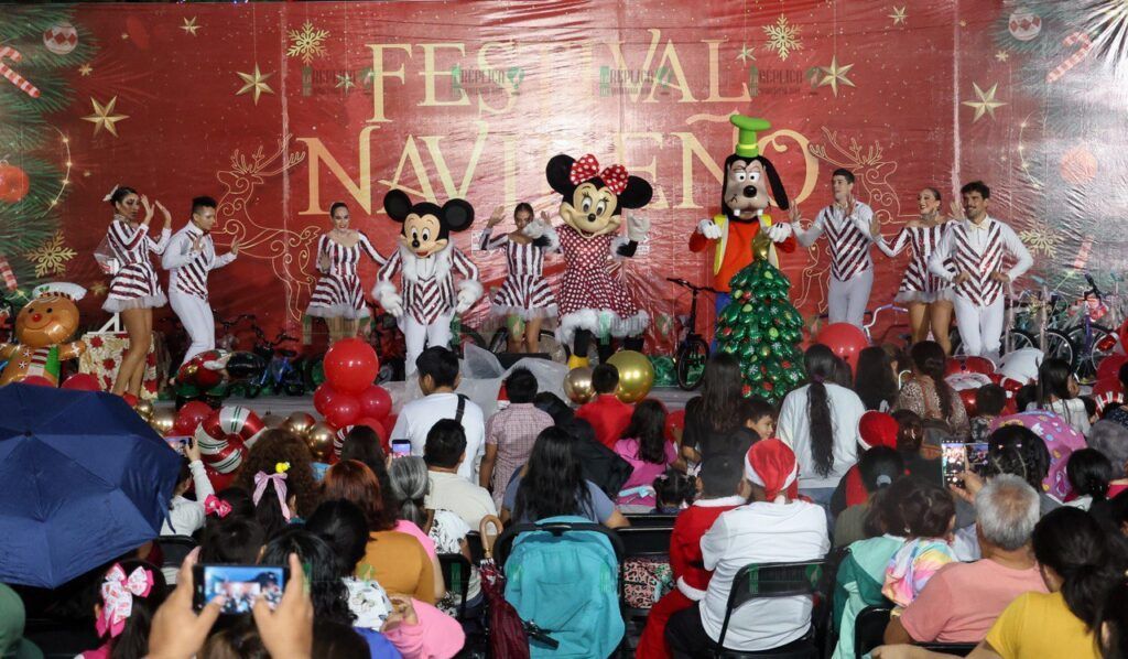 Disfrutan cientos de niños del Festival Navideño 2024 organizado por la comuna de Puerto Morelos