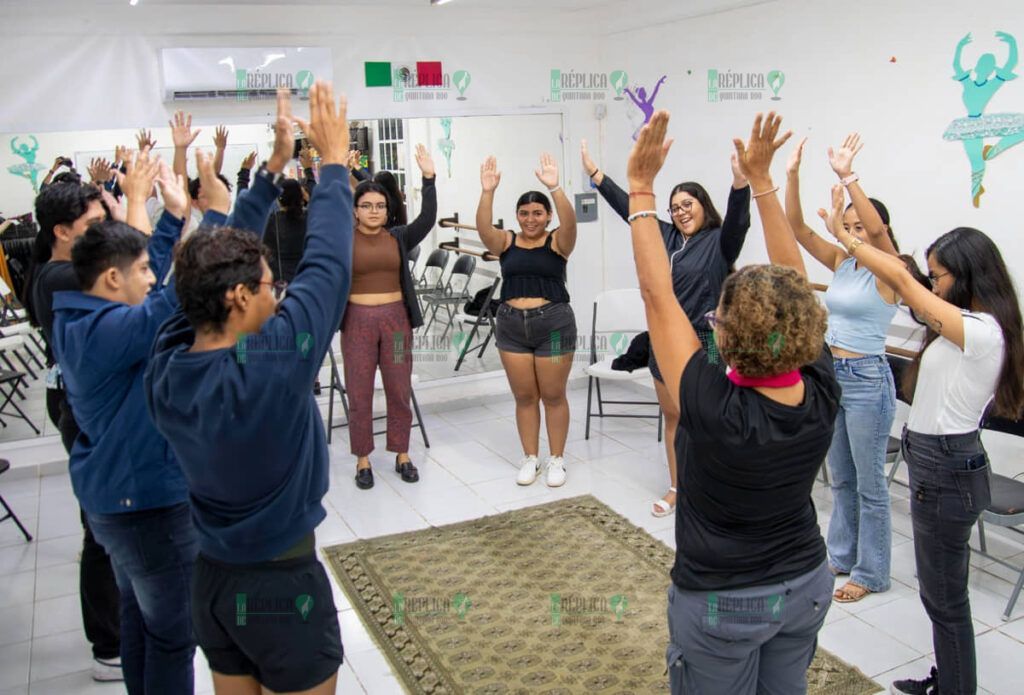 Promueve la FPMC el bienestar integral de las y los cozumeleños con sesión de Risoterapia