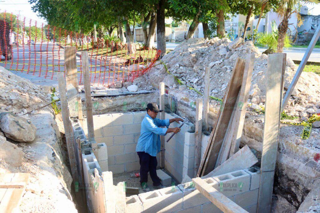 La limpieza de rejillas y pozos pluviales no se interrumpe en Puerto Morelos