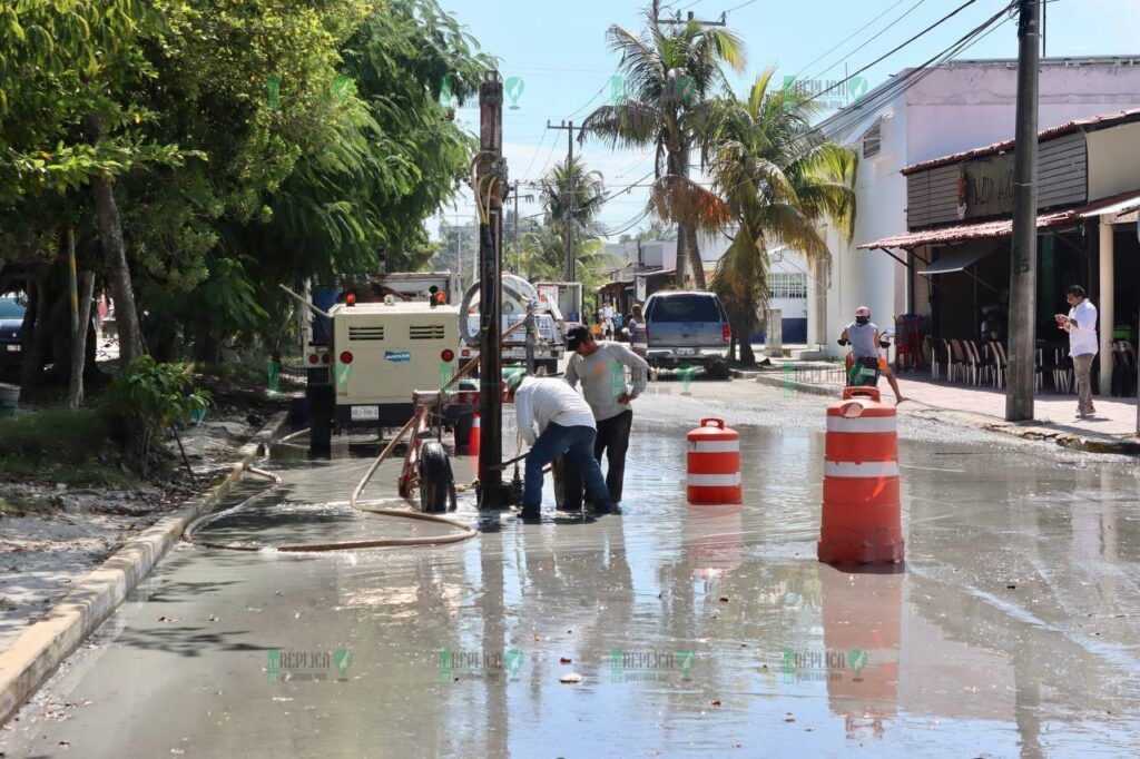 La limpieza de rejillas y pozos pluviales no se interrumpe en Puerto Morelos