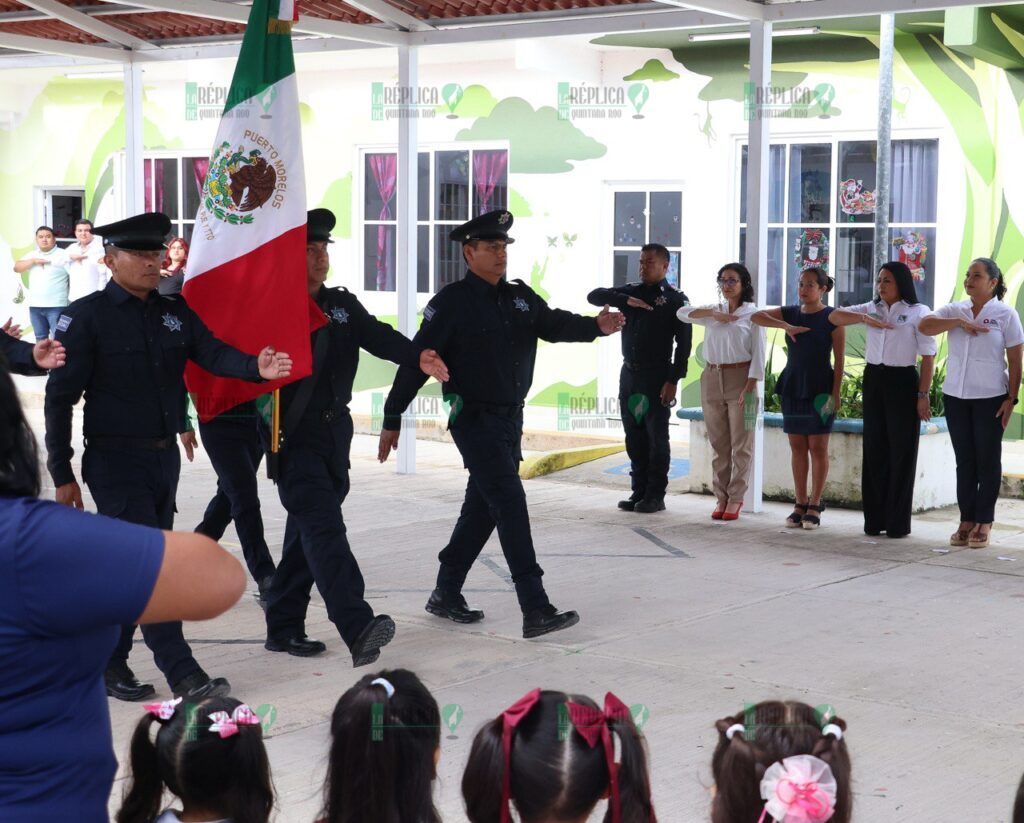 Al reanudarse las clases, encabeza Blanca Merari ceremonia cívica en un jardín de niños