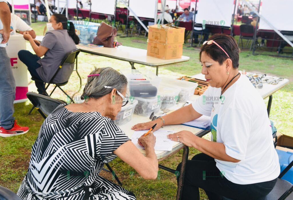 Reconoce Verónica Lezama a trabajadoras y trabajadores del Sistema DIF por su gran corazón y amor al servicio de los grupos prioritarios