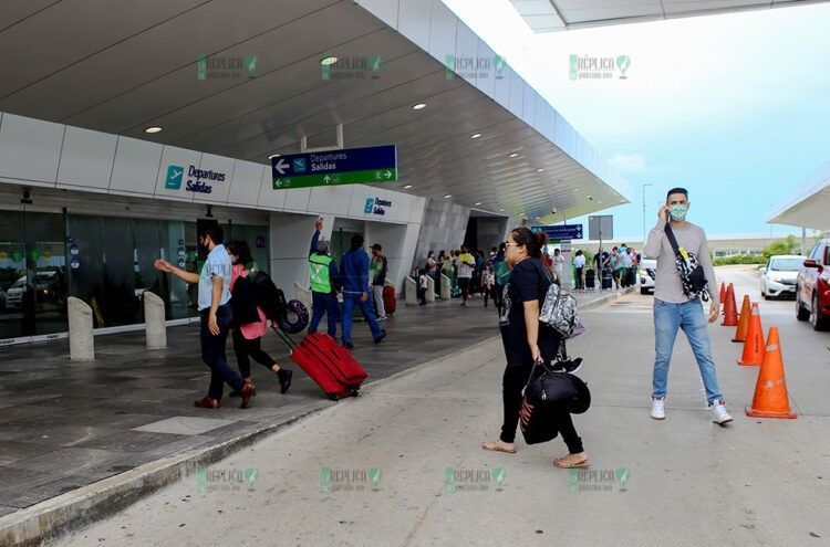 Piden hoteleros de Quintana Roo a Sectur poner orden en aeropuerto de Cancún