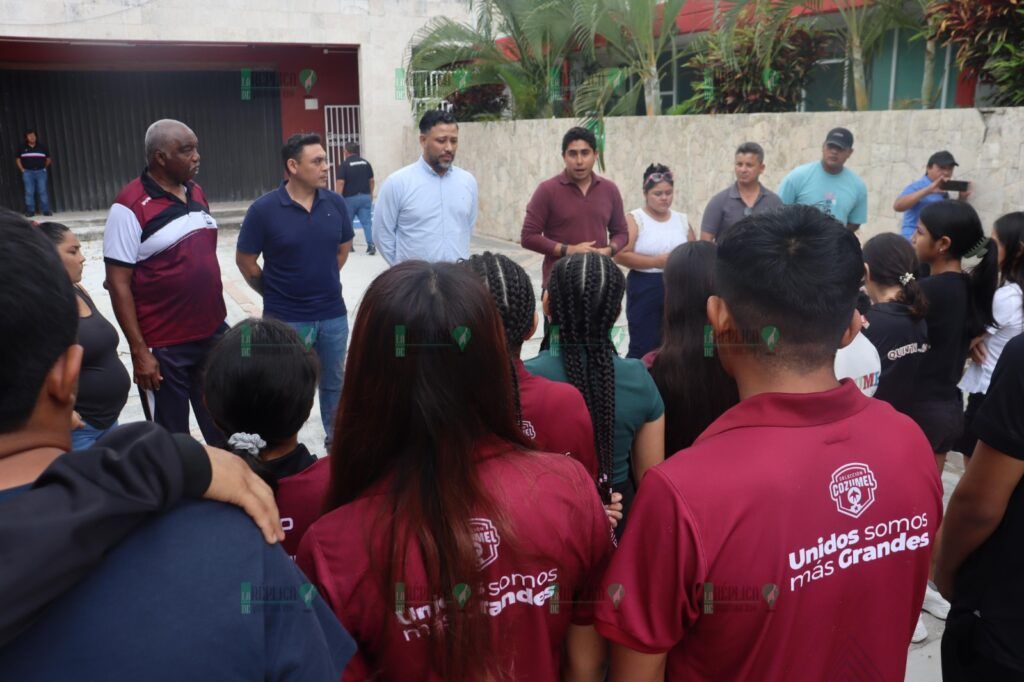 Viajan luchadoras y luchadores quintanarroenses al Campeonato Nacional de Oaxaca: CODEQ