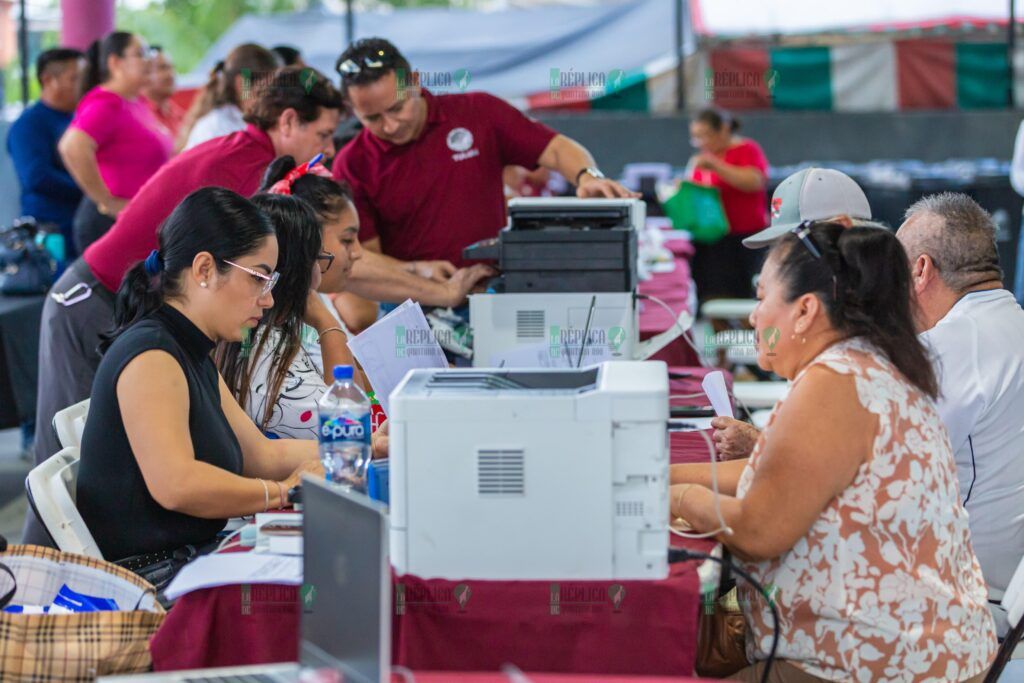 Akumal aprovecha caravana de servicios en el Impuesto Predial 2025