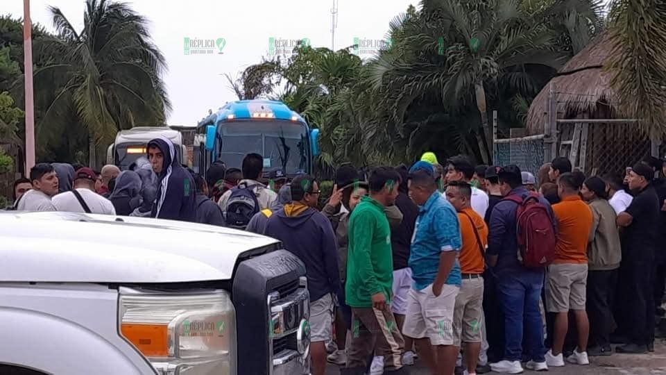 Bloquean trabajadores muelle de cruceros de Mahahual