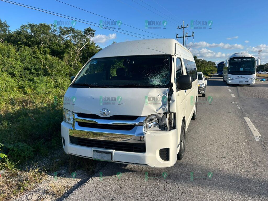 Muere hombre atropellado por dos vehículos, en la carretera Playa del Carmen-Tulum