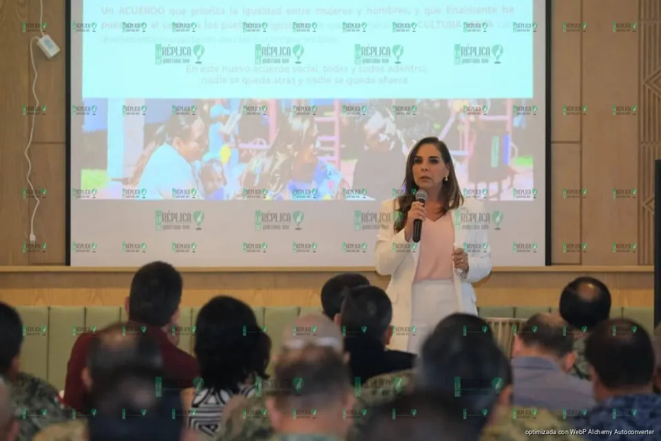 Imparte Mara Lezama Conferencia de la estrategia de Construcción de Paz a Generales y Coroneles de la Maestría en Seguridad Nacional