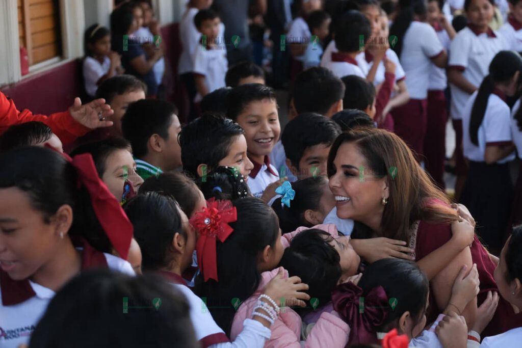 Después de 16 años de creación, Mara Lezama anuncia domo nuevo en primaria “Amado Nervo” en Cancún